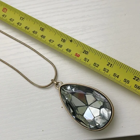 Kenneth Cole Gorgeous teardrop pendant Necklace - Picture 5 of 5